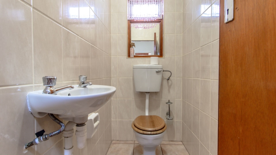 5 Bedroom Property for Sale in Lamberts Bay Western Cape